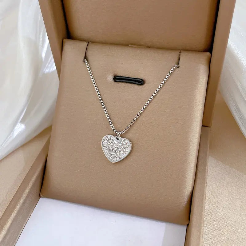 Shiny Heart Shaped Zircon Pendant Necklace Silver